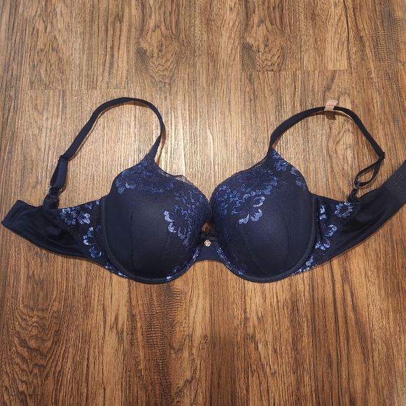 New Victoria Secret blue lace bra - Picture 2 of 6